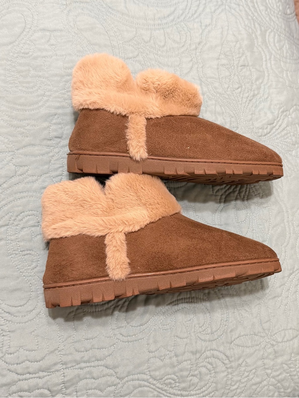 Jessica Simpson Slippers- size Large (8-9)